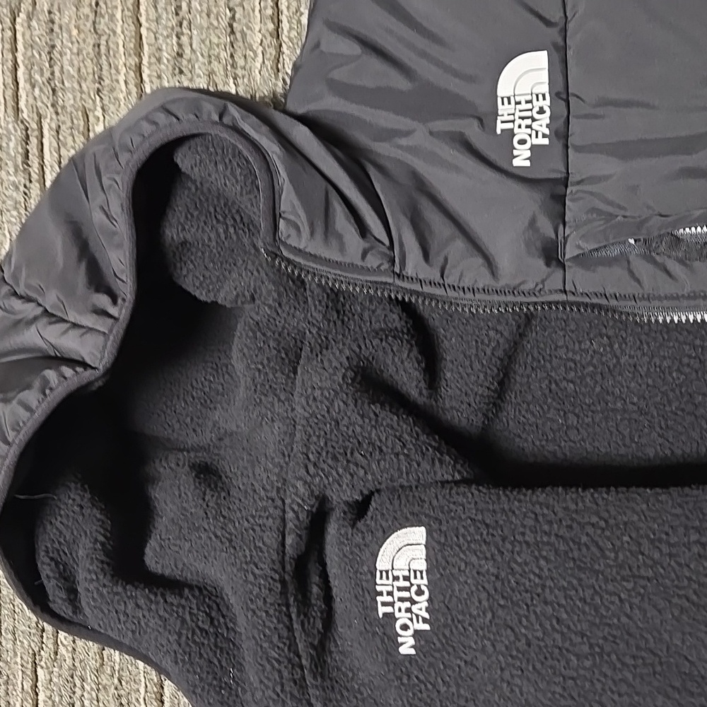 The North Face Reversible Charcoal Puffer Jacket - Picture 5 of 8